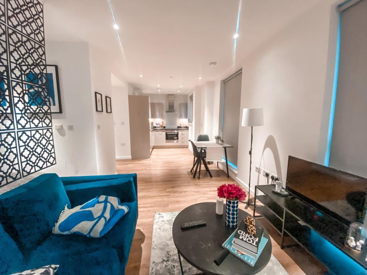 Luxury Apartment - 1 Min From Station Londen Buitenkant foto